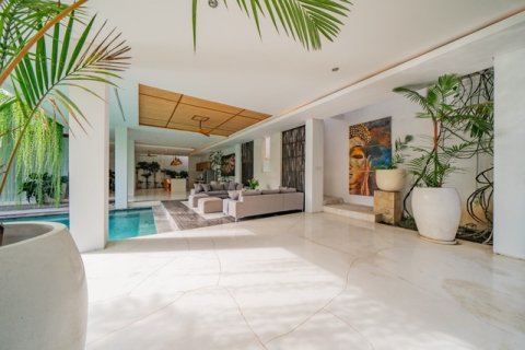 Вилла с 5 спальнями в Далунг, Бадунг, (9700) 9