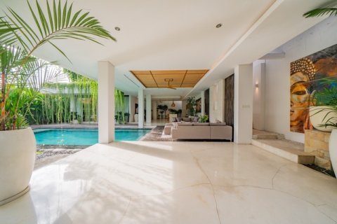 Вилла с 5 спальнями в Далунг, Бадунг, (9700) 15