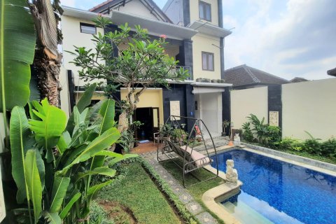 Дом с 5 спальнями в Керобокан, Бадунг,  (9471) 1