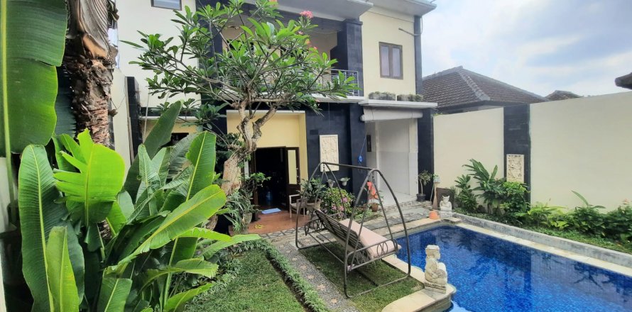 Дом с 5 спальнями в Керобокан, Бадунг,  (9471)