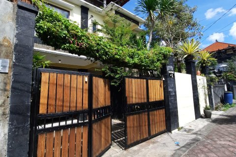Дом с 5 спальнями в Керобокан, Бадунг,  (9471) 3