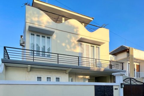 Коммерческая недвижимость с 2 спальнями в Унгасан, Бадунг,  (9475) 1