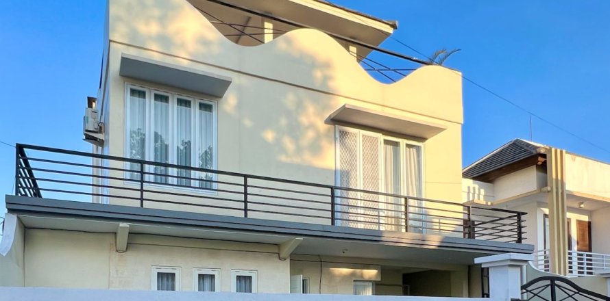 Коммерческая недвижимость с 2 спальнями в Унгасан, Бадунг,  (9475)