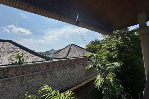 Дом с 3 спальнями в Джимбаран, Бадунг,  (9469) 16