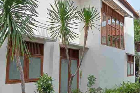 Коммерческая недвижимость с 3 спальнями в Кута, Бадунг,  (9472) 1