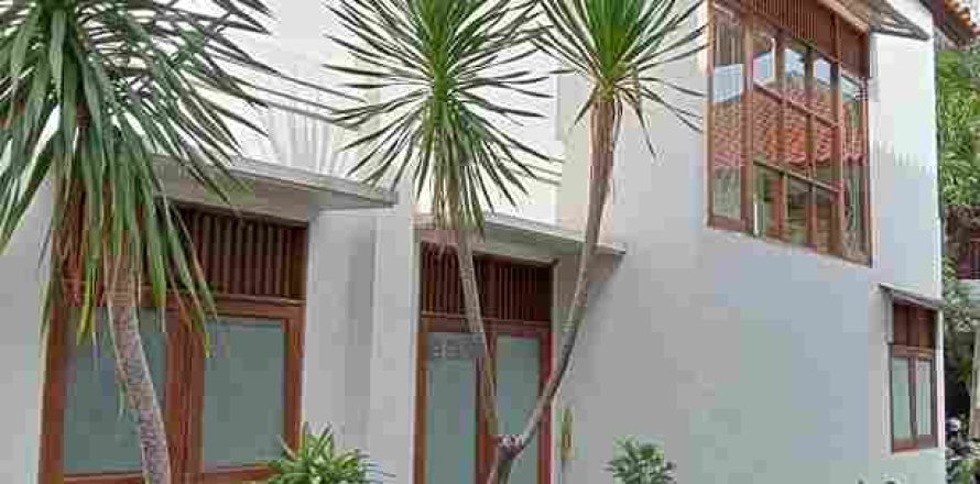 Коммерческая недвижимость с 3 спальнями в Кута, Бадунг,  (9472)