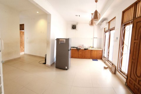 Коммерческая недвижимость с 3 спальнями в Кута, Бадунг,  (9472) 5