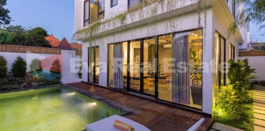 3 bedrooms Villa in Tibubeneng, Badung, Bali (2495)