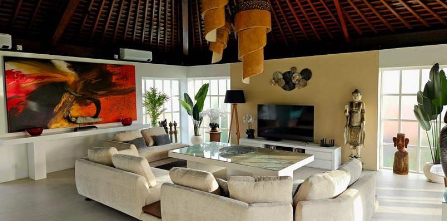 4 bedrooms Villa in Seminyak, Badung, (814)