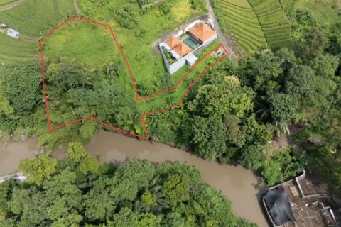 Земельный участок в Менгви, Бадунг,  (9459) 2