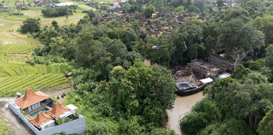 Земельный участок в Менгви, Бадунг,  (9459)