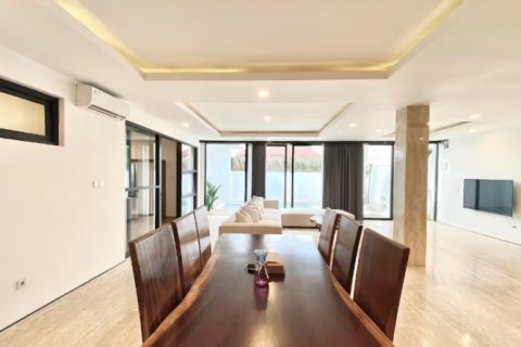 Вилла с 5 спальнями в Южная Кута, Бадунг,  (9185) 8