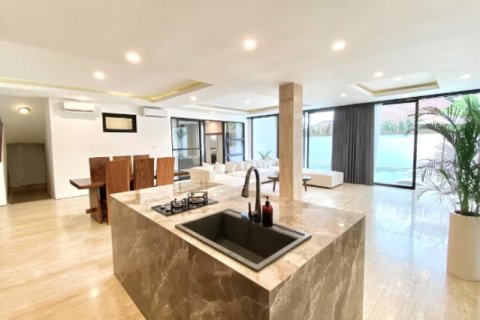 Вилла с 5 спальнями в Южная Кута, Бадунг,  (9185) 9