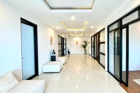 Вилла с 5 спальнями в Южная Кута, Бадунг,  (9185) 4