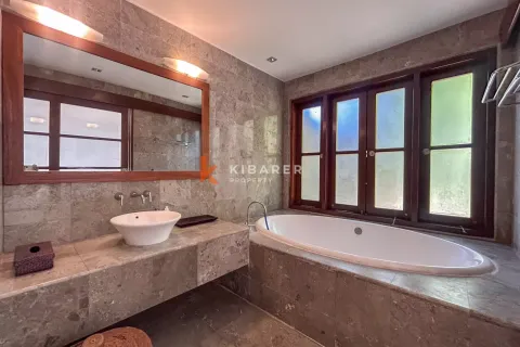 Вилла с 4 спальнями в Бадунг, Бали (13952) 22