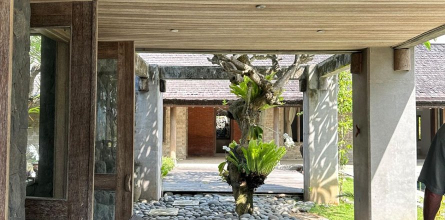 6 bedrooms Villa in Gianyar, Bali (15760)
