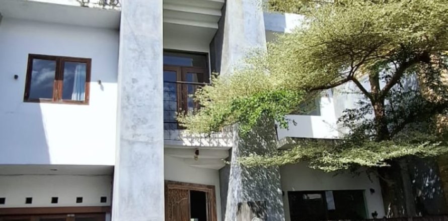 Дом с 4 спальнями в Денпасар,  (9436)