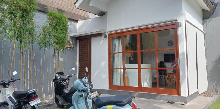 5 bedrooms Villa in Seminyak, Badung,  (9386)