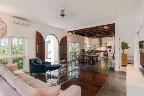 Вилла с 3 спальнями в Керобокан, Бадунг,  (9384) 10