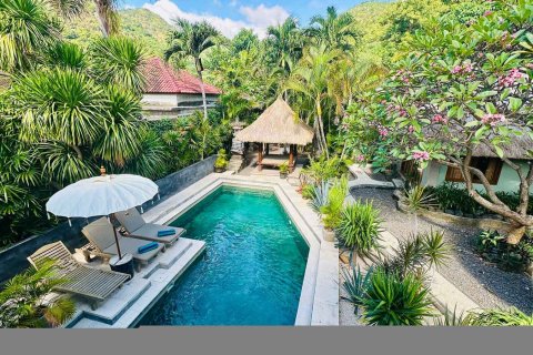 Вилла с 3 спальнями в Карангасем,  (9464) 7