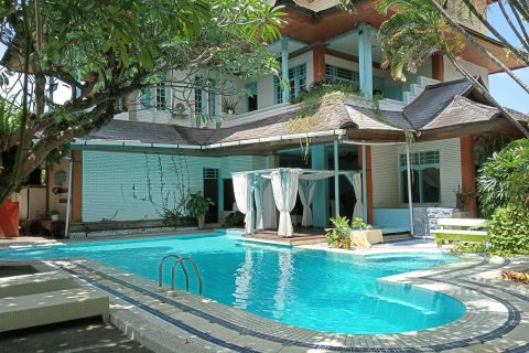 Отель, гостиница с 21 спальней в Кута, Бадунг,  (9646) 1