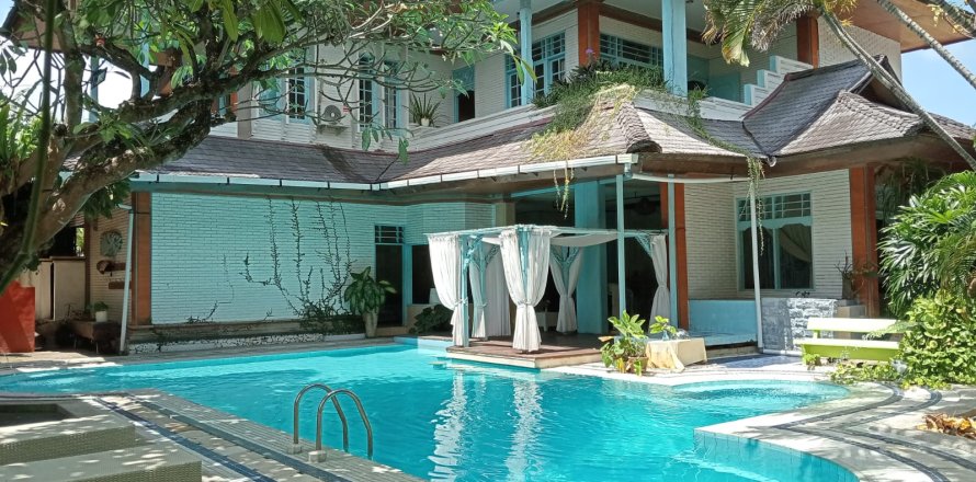 Отель, гостиница с 21 спальней в Кута, Бадунг,  (9646)