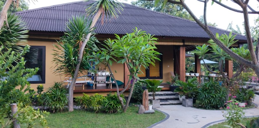 Вилла с 4 спальнями в Карангасем,  (9396)