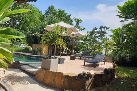 Вилла с 4 спальнями в Карангасем,  (9396) 2