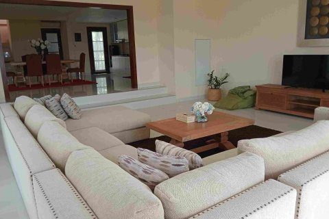 Вилла с 5 спальнями в Джимбаран, Бадунг,  (9393) 11