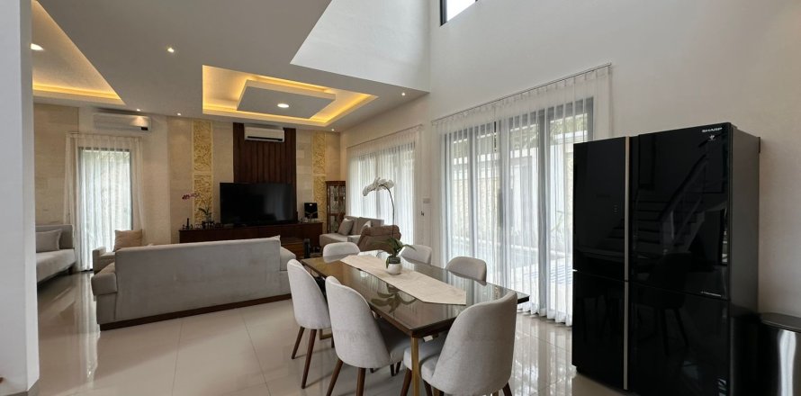 Вилла с 3 спальнями в Унгасан, Бадунг,  (9391)