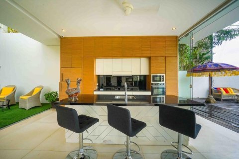 Вилла с 4 спальнями в Южная Кута, Бадунг,  (9390) 2