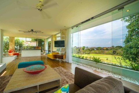 Вилла с 4 спальнями в Южная Кута, Бадунг,  (9390) 25