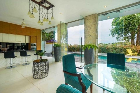 Вилла с 4 спальнями в Южная Кута, Бадунг,  (9390) 20