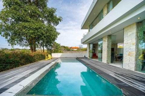 Вилла с 4 спальнями в Южная Кута, Бадунг,  (9390) 29