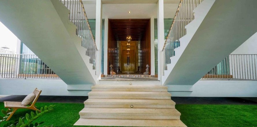 Вилла с 4 спальнями в Южная Кута, Бадунг,  (9390)