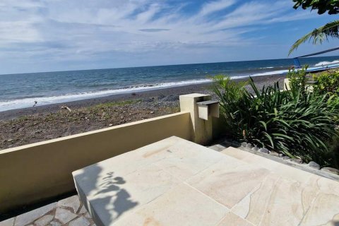 Вилла с 4 спальнями в Кубутамбахан, Булеленг,  (9248) 3