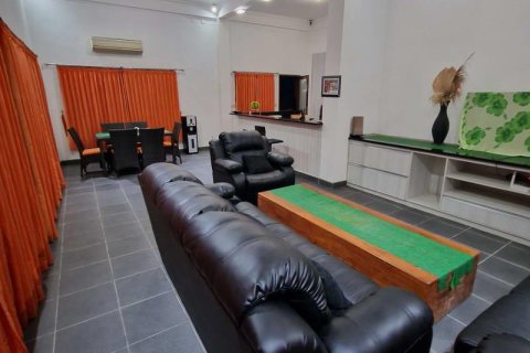 Вилла с 4 спальнями в Кубутамбахан, Булеленг,  (9248) 9