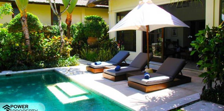Вилла с 3 спальнями в Южная Кута, Бадунг,  (9246)