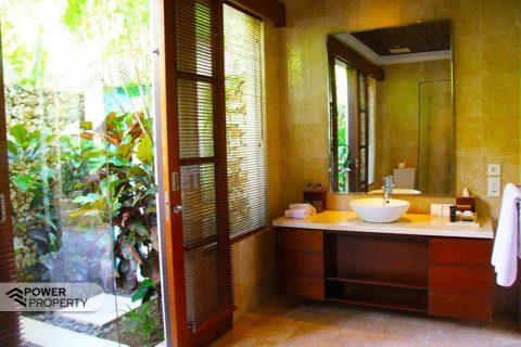 Вилла с 3 спальнями в Южная Кута, Бадунг,  (9246) 9