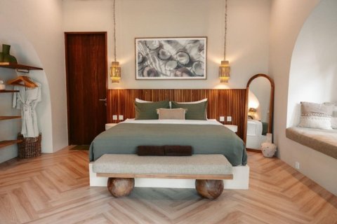 Коммерческая недвижимость с 13 спальнями в Кедири, Табанан,  (9342) 2