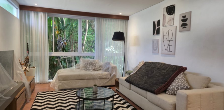 Дом с 3 спальнями в Джимбаран, Бадунг,  (9338)