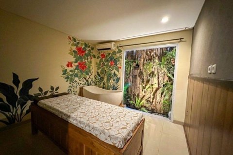 Отель, гостиница с 24 спальнями в Кута, Бадунг,  (9341) 4