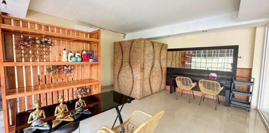 Отель, гостиница с 24 спальнями в Кута, Бадунг,  (9341)