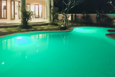 Вилла с 4 спальнями в Джимбаран, Бадунг,  (9339) 22