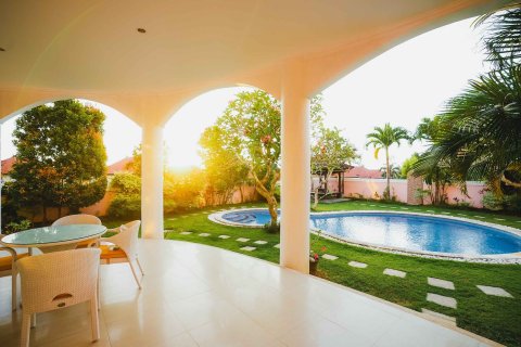 Вилла с 4 спальнями в Джимбаран, Бадунг,  (9339) 23