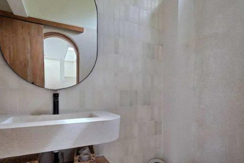 Вилла с 4 спальнями в Южная Кута, Бадунг, (9837) 24