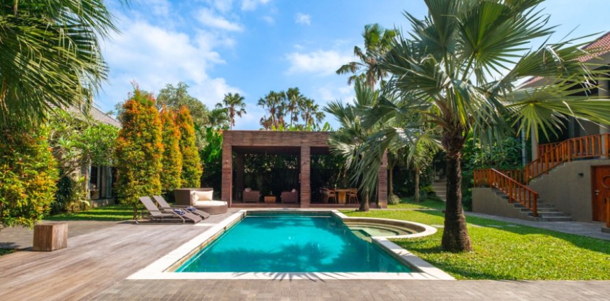 Вилла с 3 спальнями в Чангу, Бадунг,  (9608)