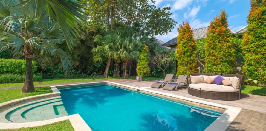 Вилла с 4 спальнями в Чангу, Бадунг,  (9607)