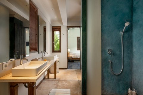 Вилла с 4 спальнями в Чангу, Бадунг,  (9493) 6