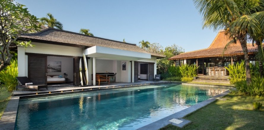 Вилла с 4 спальнями в Чангу, Бадунг,  (9493)
